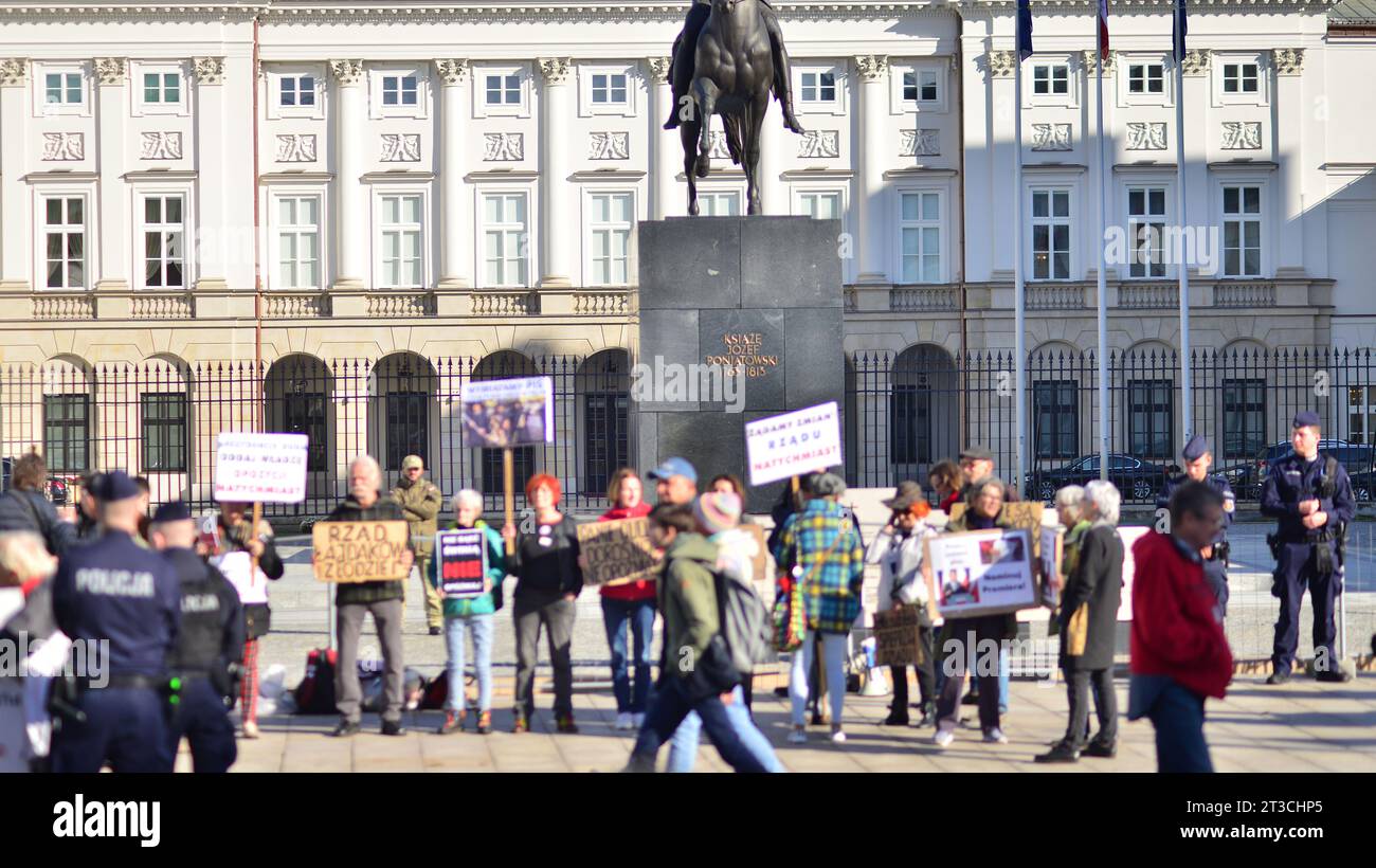 Warsaw, Poland. 24 October 2023. Manifestation of support for Prime Minister elect Donald Tusk in front of the Presidential Palace. Stock Photo