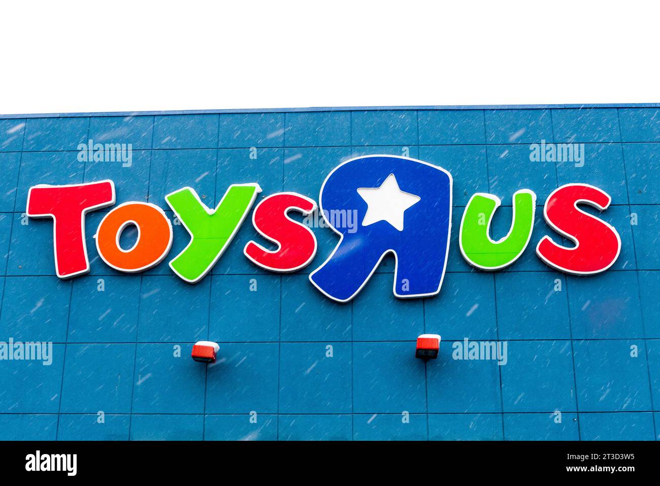 Toronto, ON, Canada August 23, 2023 View at the Toys R Us store sign