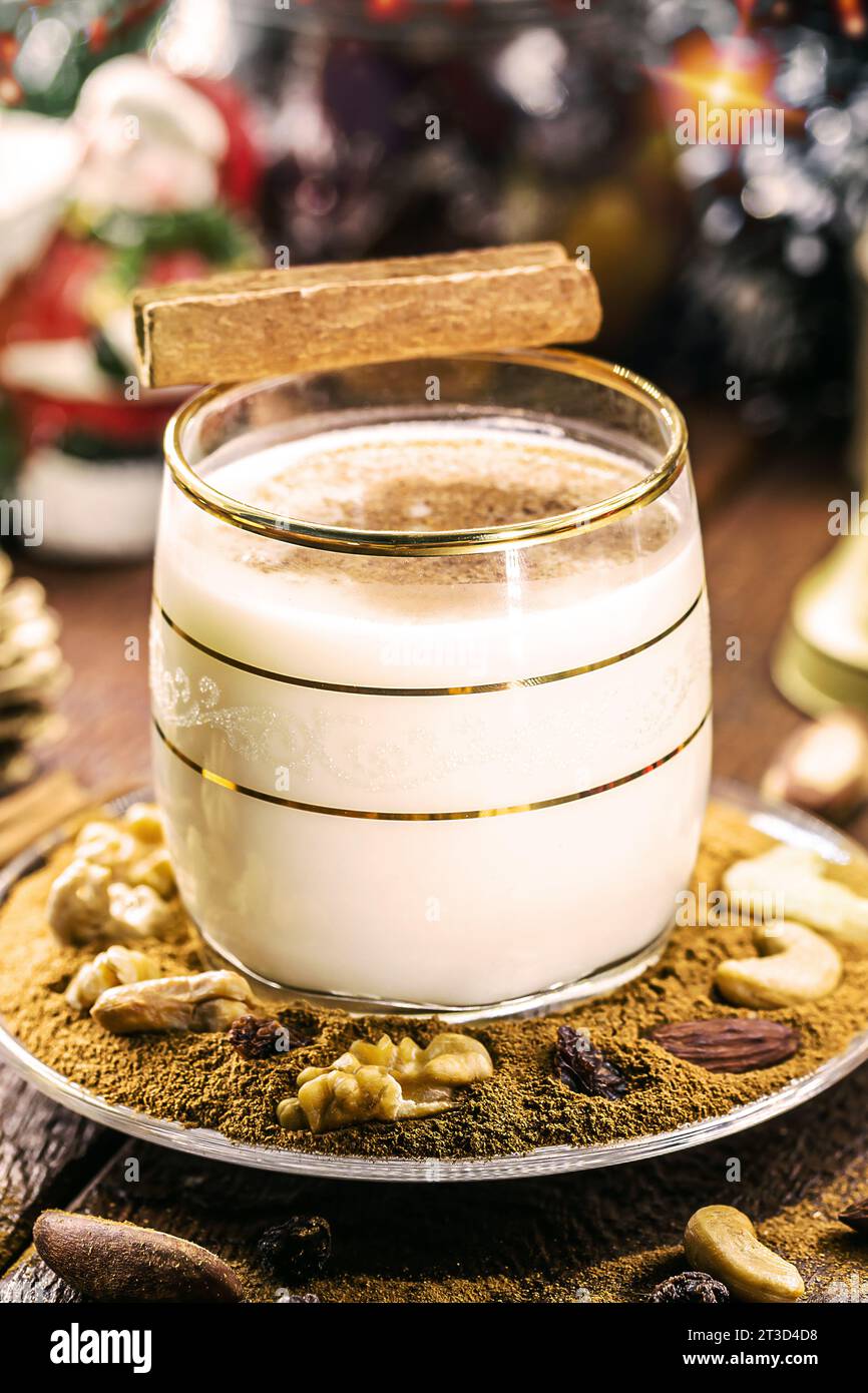 winter drink made with eggs, liqueur and cinnamon, called eggnog