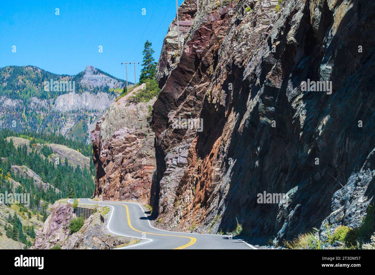 Steep and cliff-hugging Million Dollar Highway (US 550) near Red ...