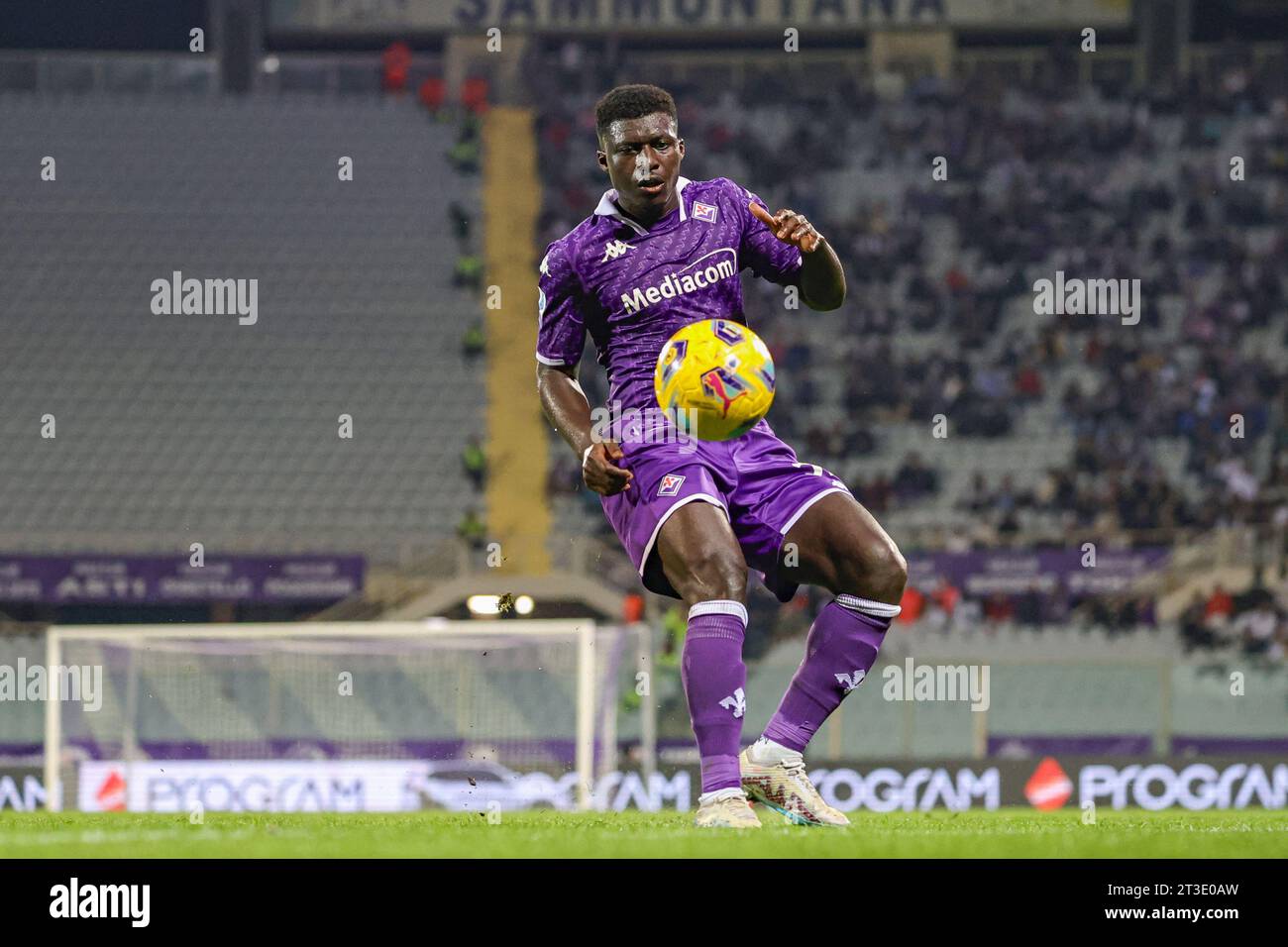 Florence, Italy. 19th Feb, 2023. Nicolas Gonzalez (ACF Fiorentina) during ACF  Fiorentina vs Empoli FC, italian soccer Serie A match in Florence, Italy,  February 19 2023 Credit: Independent Photo Agency/Alamy Live News