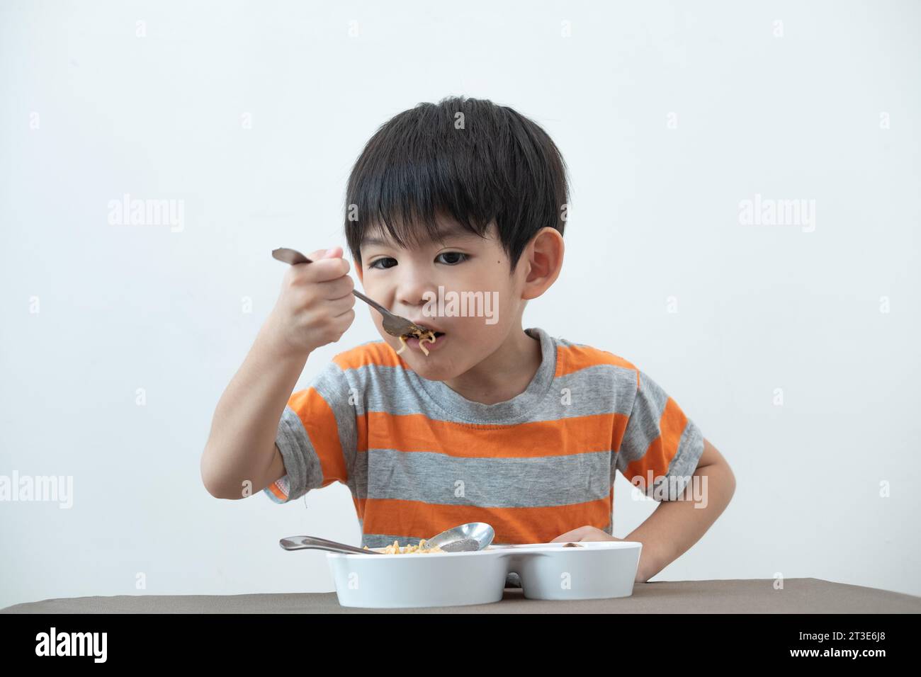 Kids eating noodles hi-res stock photography and images - Alamy