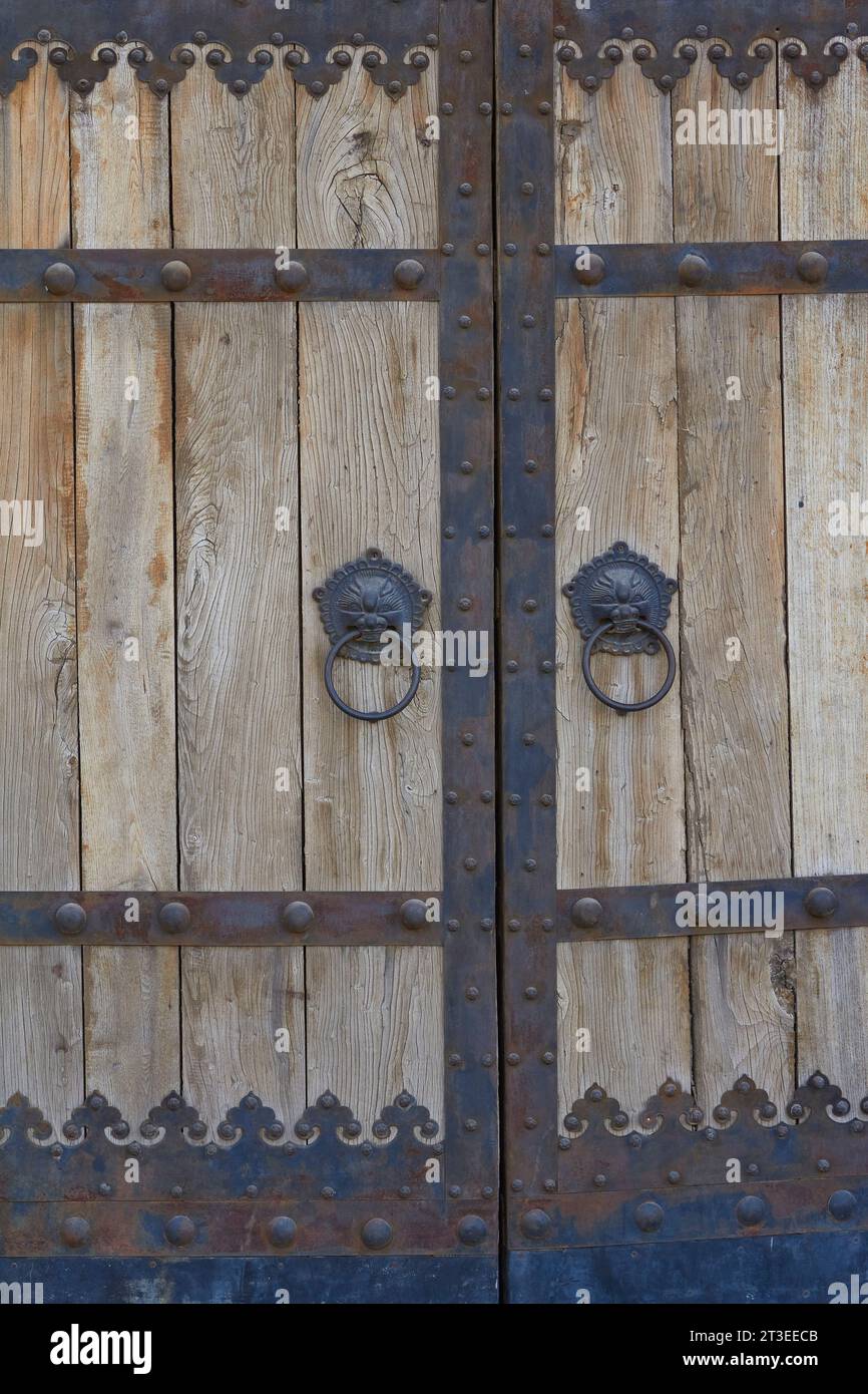 A Simple Wooden Gate With Ornate Metal Work In The 798 Art Zone, Dashanzi Art District, Beijing, China. Stock Photo