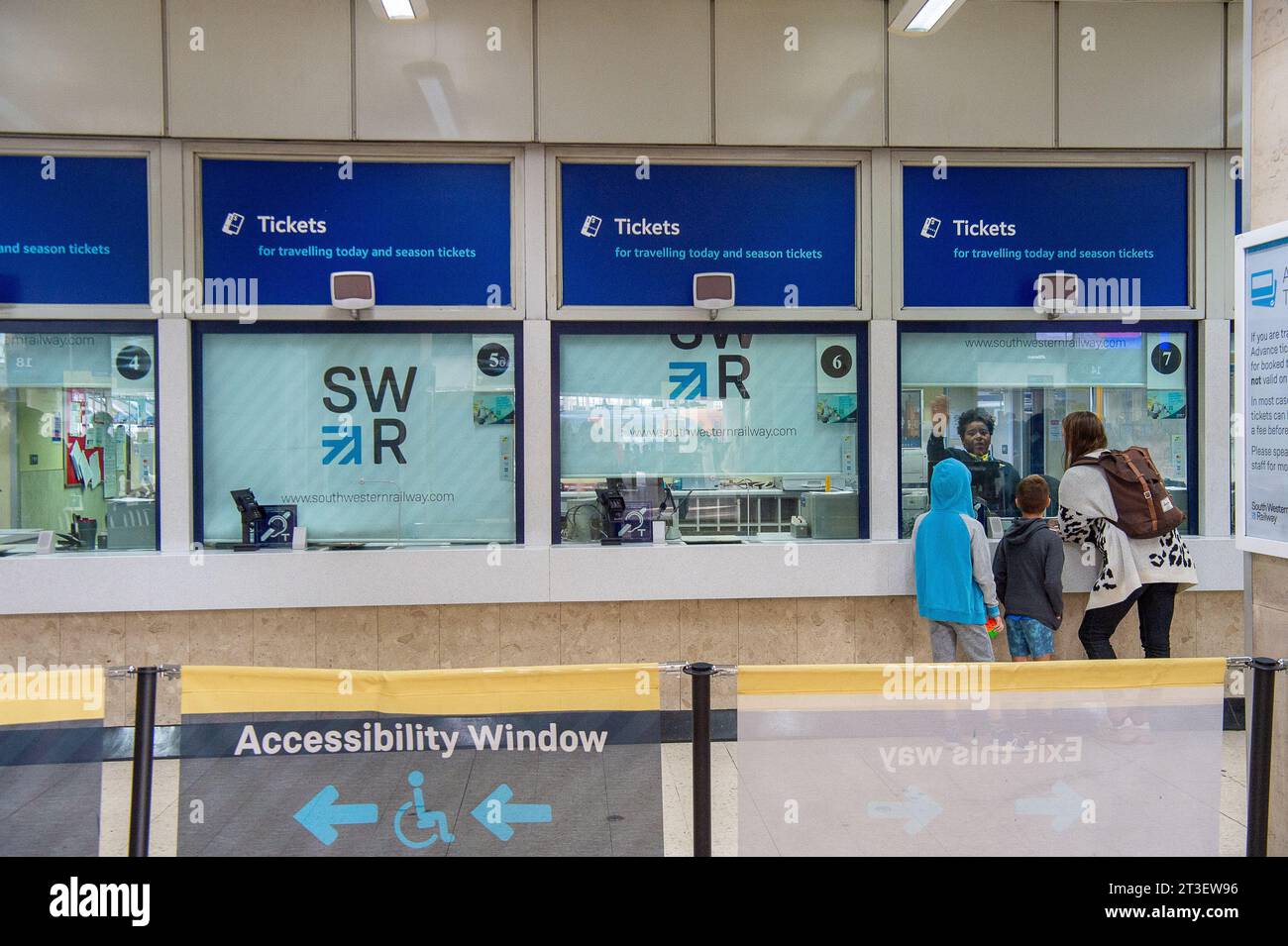 waterloo-london-uk-24th-october-2023-some-closed-windows-at-the