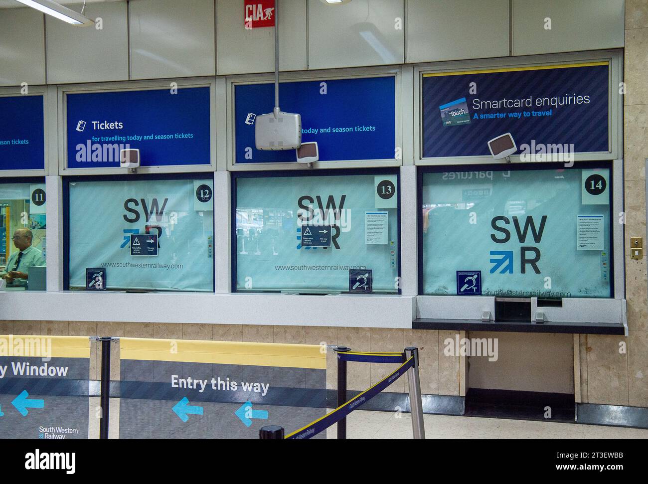 waterloo-london-uk-24th-october-2023-closed-windows-at-the-ticket