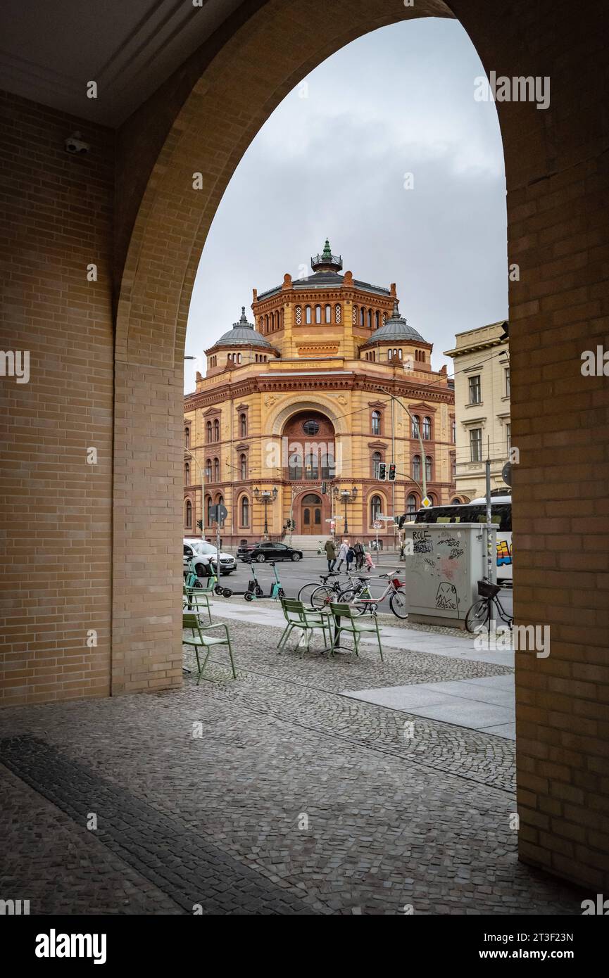 Berlin Mitte, Postfuhramt Oranienburger Straße - 25.10.2023 Berlin *** Berlin Mitte, Postfuhramt Oranienburger Straße 25 10 2023 Berlin Credit: Imago/Alamy Live News Stock Photo