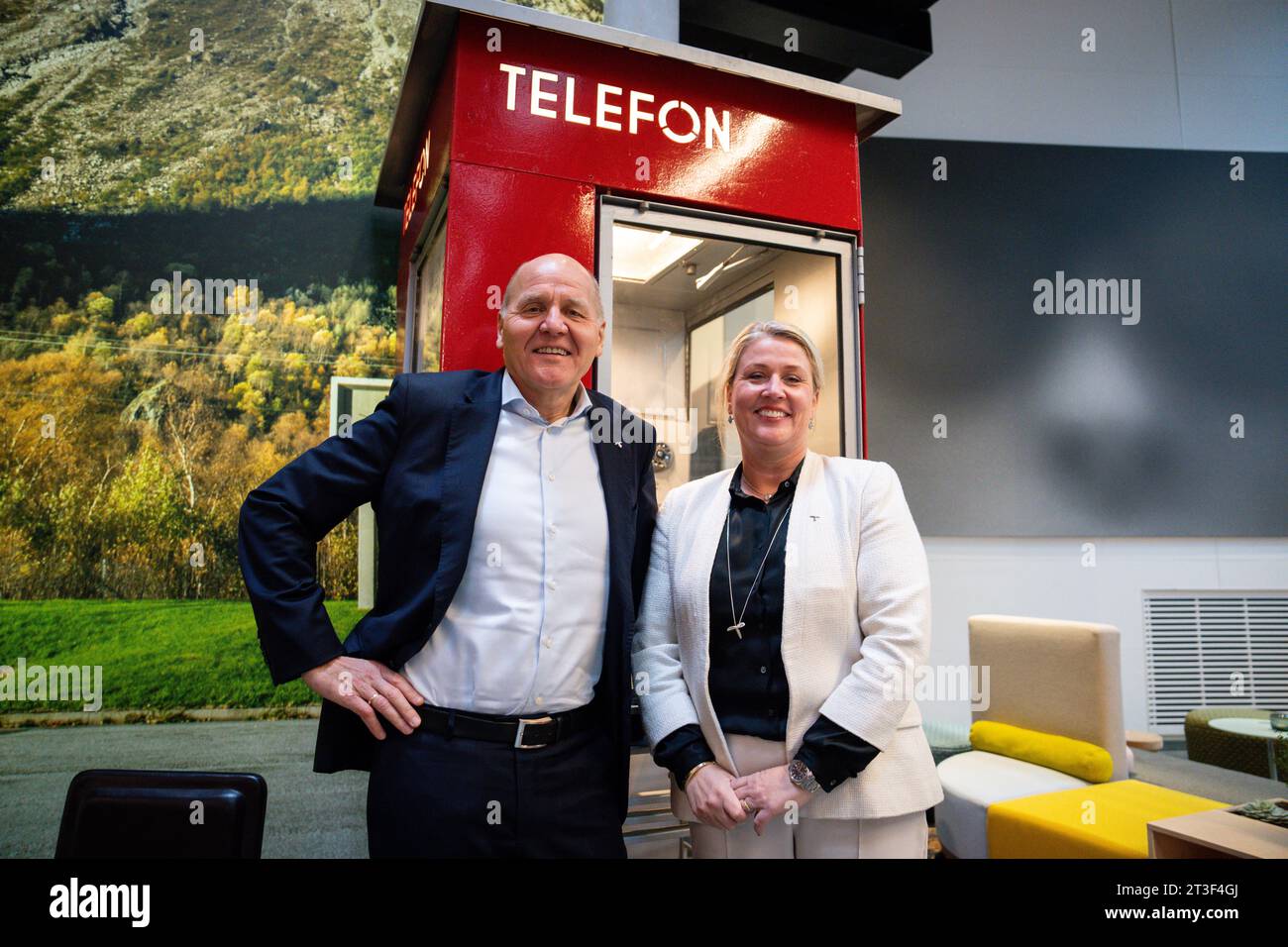 Oslo 20231025.CEO of Sigve Brekke and CFO of Telenor Tone Hegland Bachke after presentation of results for the 3rd quarter of 2023. Photo: Beate Oma Dahle / NTB Stock Photo