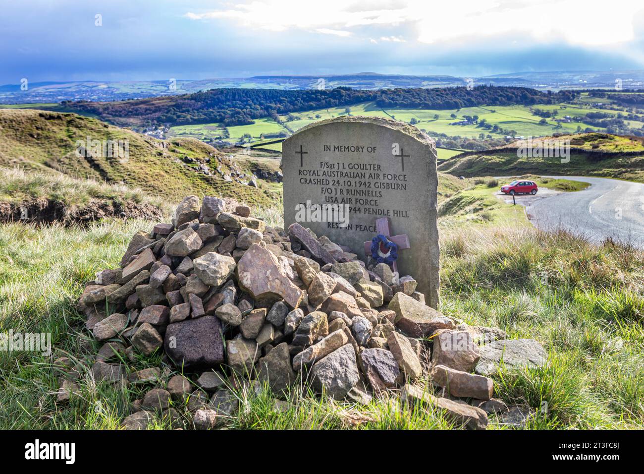 Monument to F/Sgt JL Coulter and JR Runnels on Pendle Hill, Lancashire Stock Photo