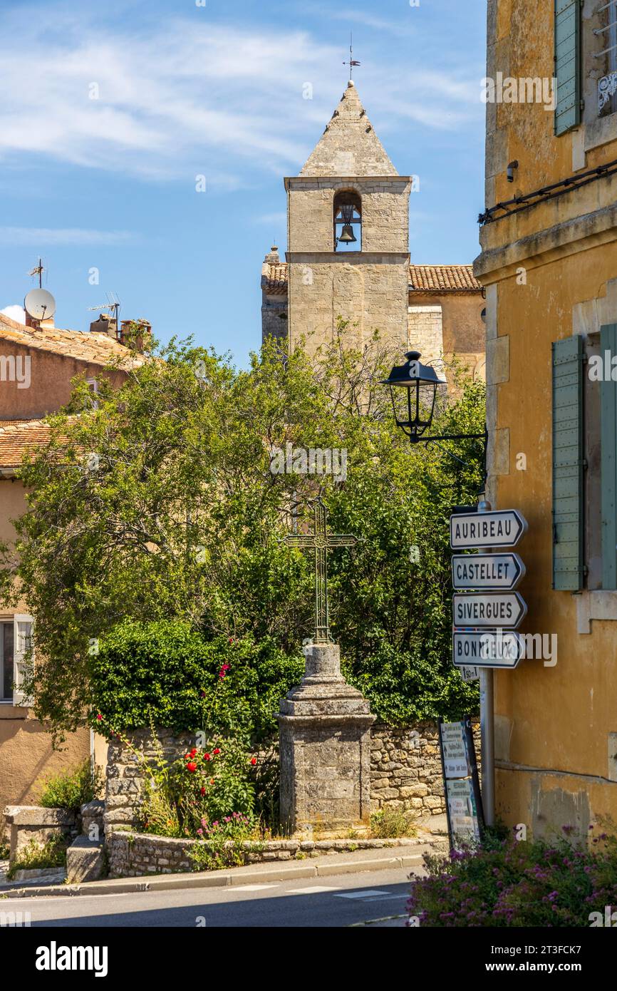 France, Vaucluse, regional natural reserve of Luberon, Saignon, the village, the church Notre-Dame of Pity or Saint-Marie de Saignon of the XIIe century Stock Photo