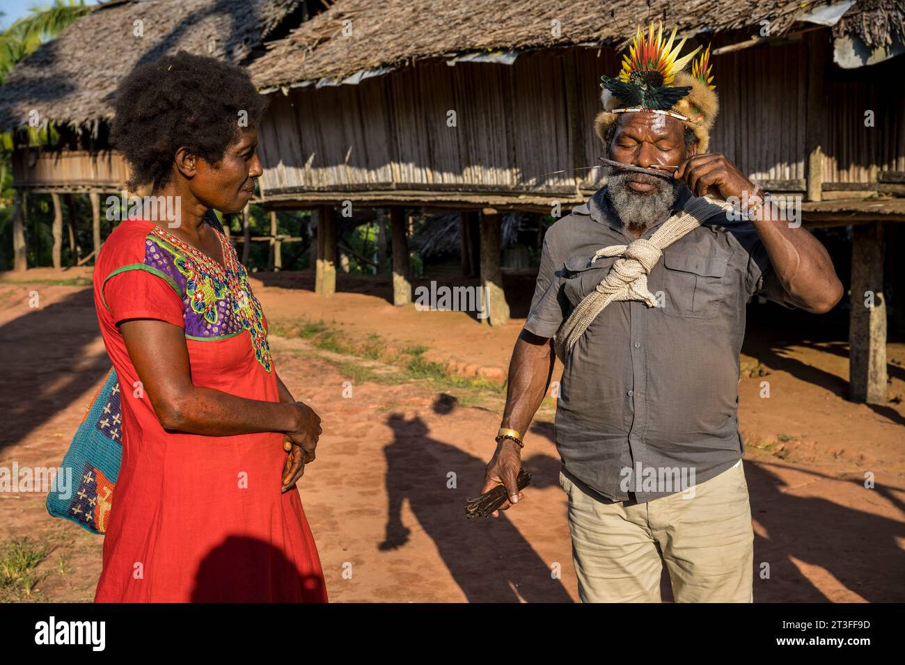 Papua New Guinea, Sepik province, chef Mundiya Kepanga accompanies vanilla specialist Nanda Siri during a vanilla cultivation training in agroforestry as part of the STREIT project funded by the European Union Stock Photo