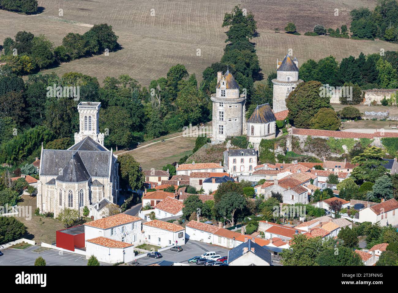Fnng France, Vendee, Apremont, the village, the church and the castle ...