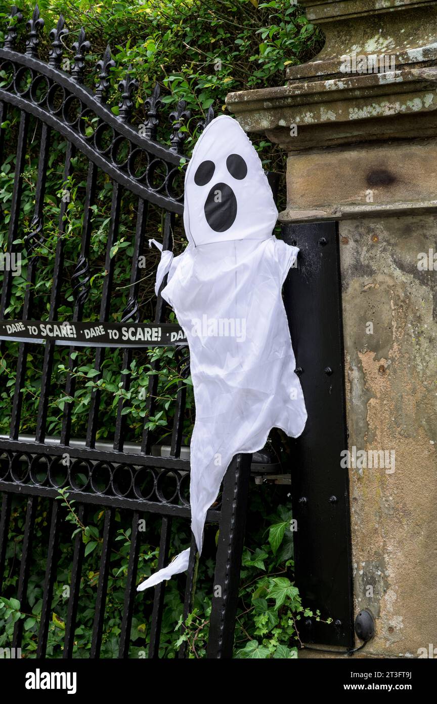 Ghost Chapes Ghost ghosts shape shapes hi-res stock photography and images - Alamy