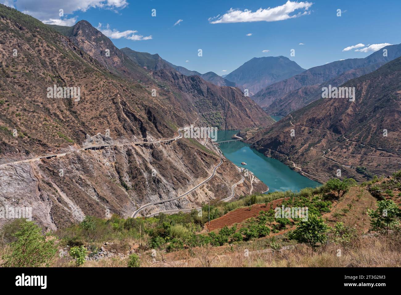 Mountains rivers in china hi-res stock photography and images - Alamy