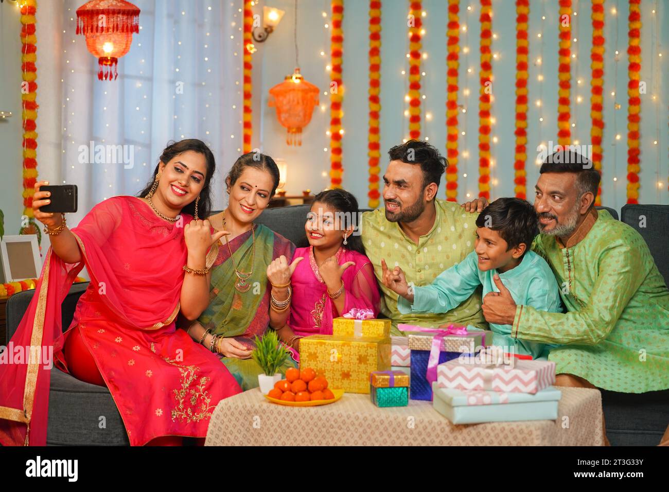 Joint Family Photo Ideas