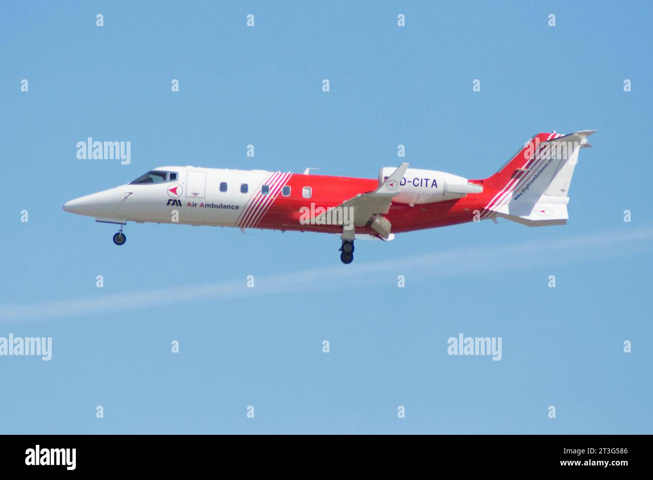 Avión privado Bombardier Learjet 60 de servicio médico de ambulancia Stock Photo