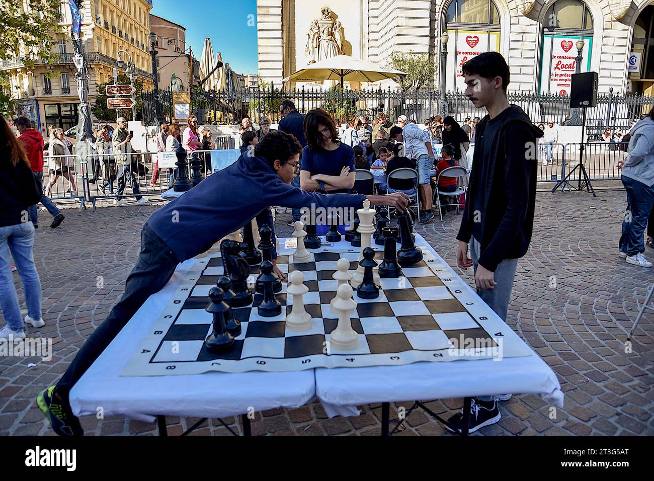 Magnus Carlsen plays Handicap Simul: Live Video from New York