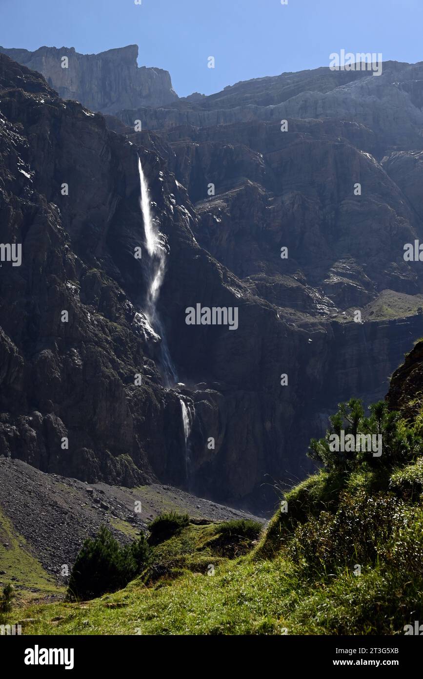 la-grande-cascade-de-gavarnie-hi-res-stock-photography-and-images-alamy