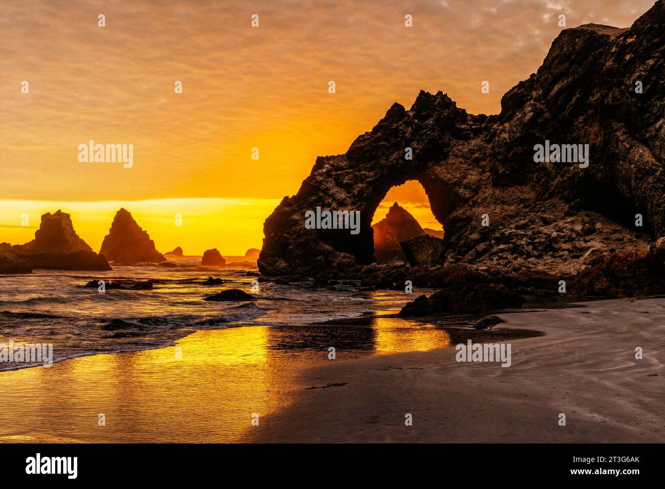 Beautiful panoramic sunny beach hi-res stock photography and images - Alamy