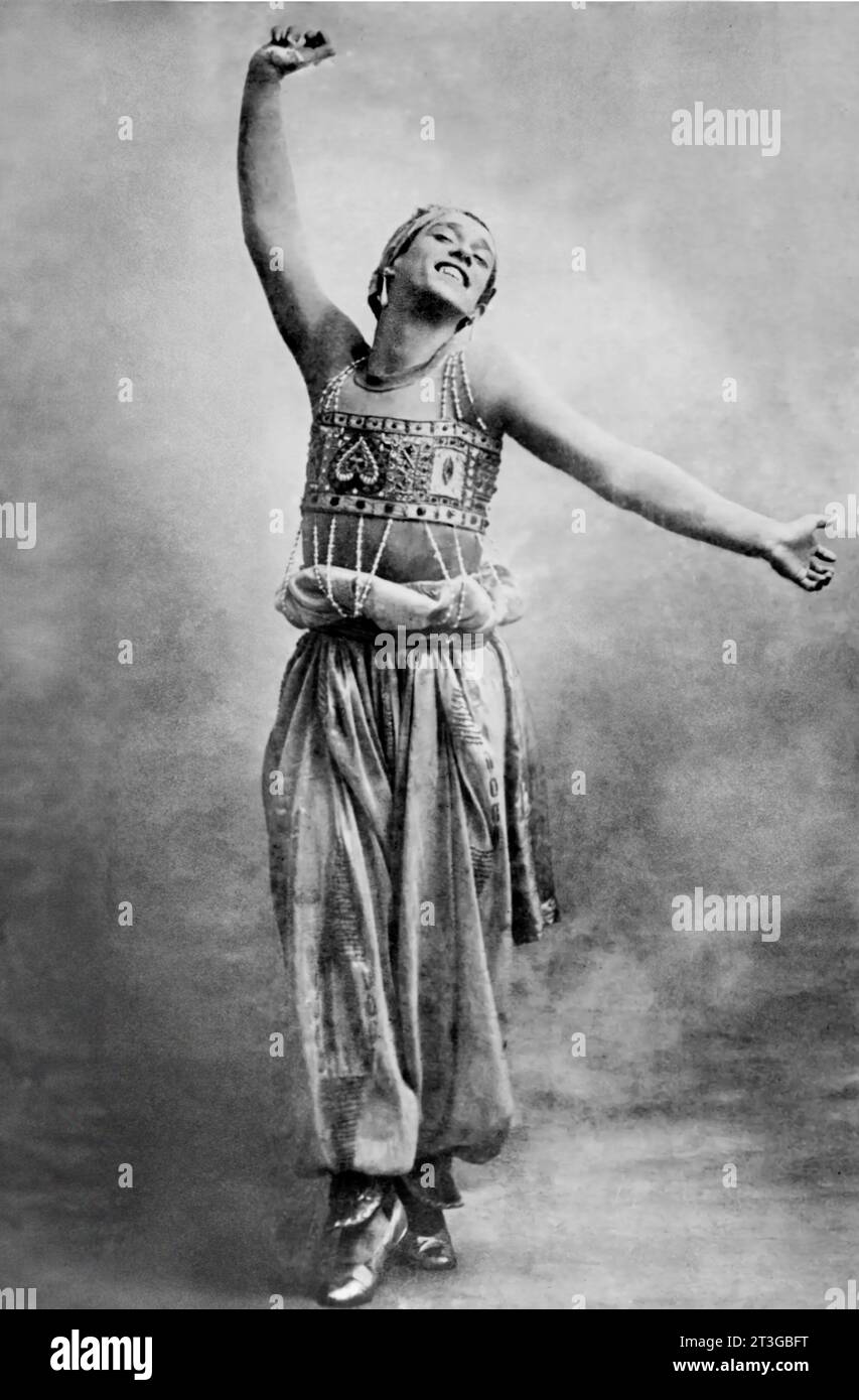 Nijinsky.. Photograph of the Russian ballet dancer, Vaslav (or Vatslav) Nijinsky (1889-1950) in Scheherazade, by Bain News Service, c. 1910-1915 Stock Photo
