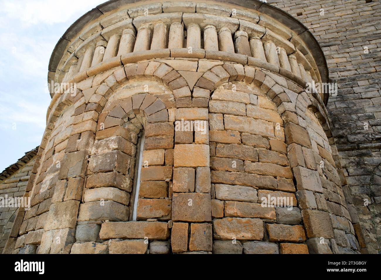 San Pedro de Larrede mozarabic-romanesque church (11th century), apse detail. Sabiñanigo municipality, Sobrarbe, Huesca province, Aragon, Spain. Stock Photo
