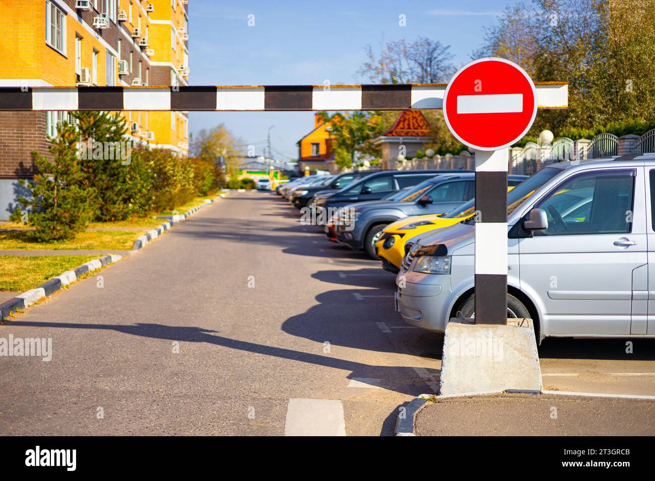 Large Vehicles Sign Moscow, Russia - September 30, 2023: height limiter for vehicles in the ...