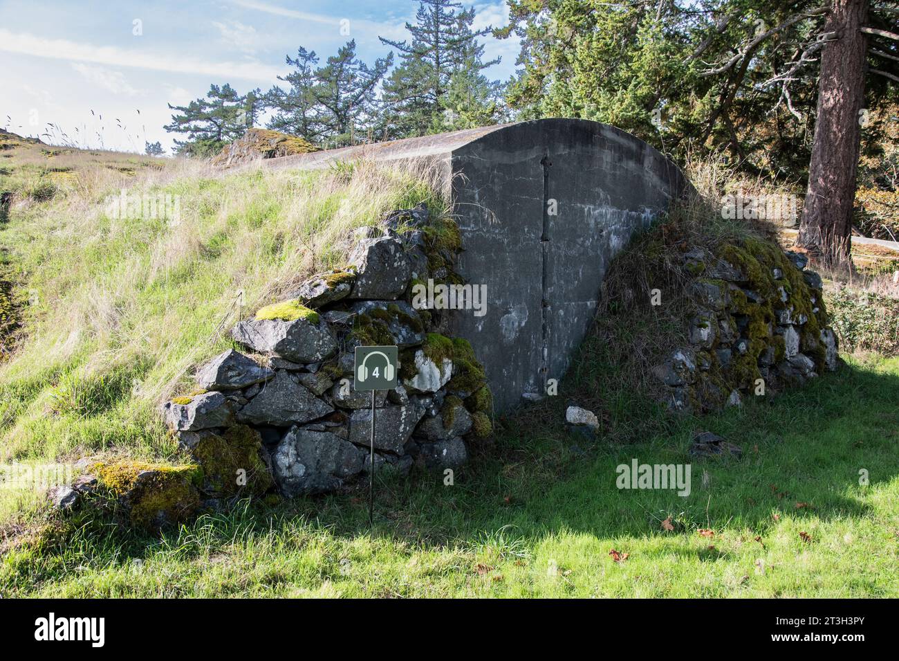 https://c8.alamy.com/comp/2T3H3PY/upper-battery-water-tank-at-fort-rodd-hill-fisgard-lighthouse-national-historic-site-in-victoria-british-columbia-canada-2T3H3PY.jpg