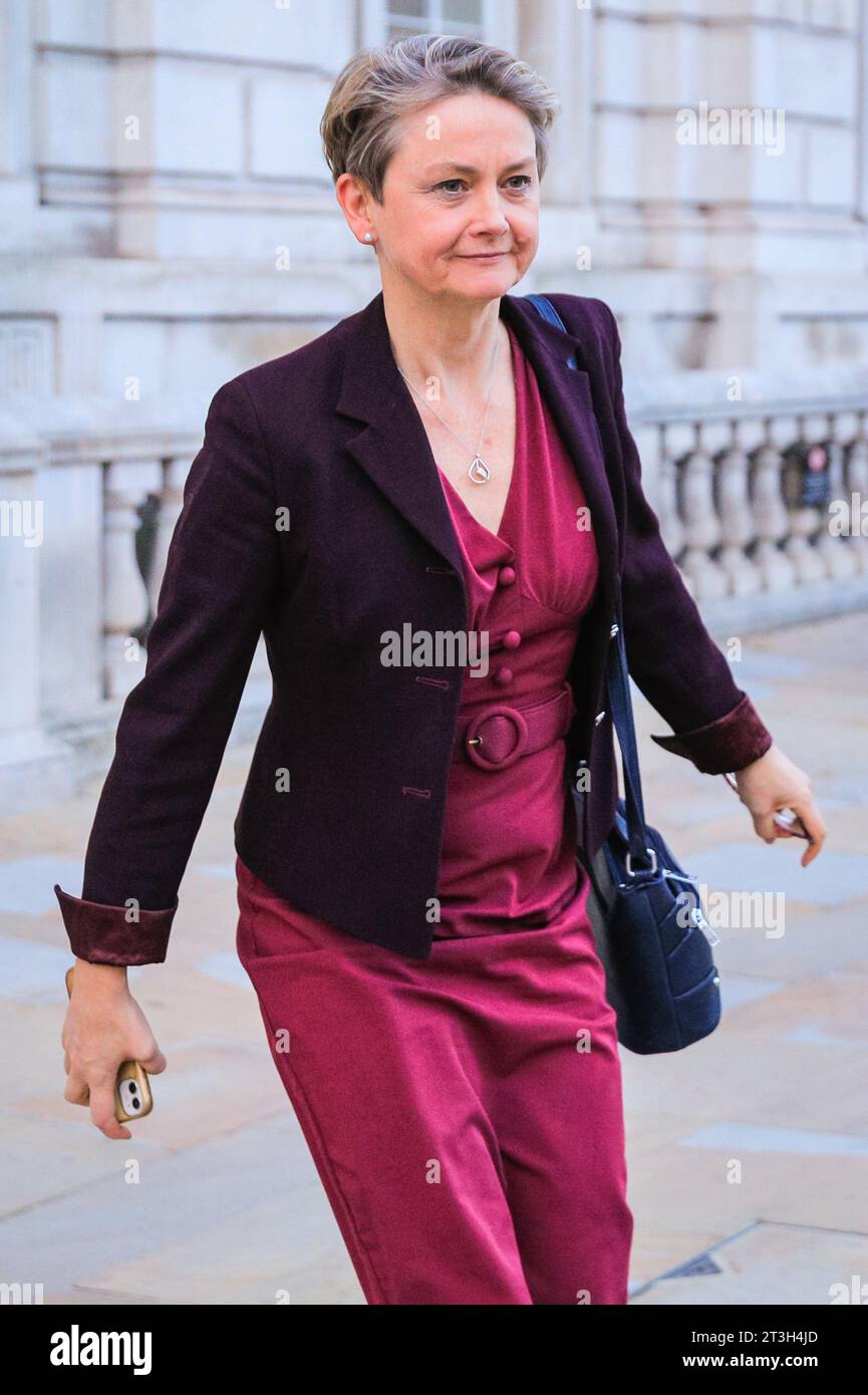 London, UK. 25th Oct, 2023. Yvette Cooper, Labour Party, Shadow Home Secretary, exits the Cabinet Office in the early evening today. Credit: Imageplotter/Alamy Live News Stock Photo