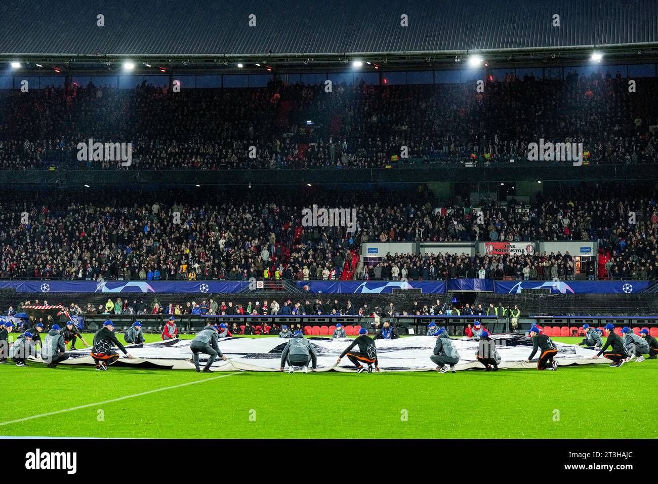 Rotterdam, The Netherlands. 25th Oct, 2023. Rotterdam - Overview of the stadium during the 3rd leg of the UEFA Champions League group stage between Feyenoord v SS Lazio at Stadion Feijenoord De Kuip on 25 October 2023 in Rotterdam, The Netherlands. Credit: box to box pictures/Alamy Live News Stock Photo