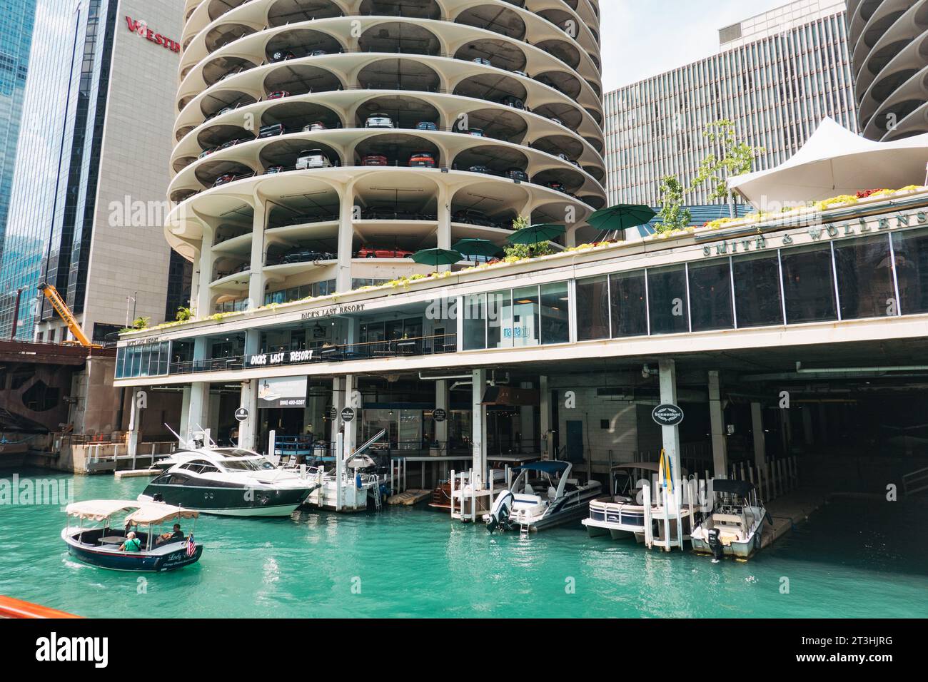 a private dock at Marina City, two residential towers from architect Bertrand Goldberg, completed 1967, on the Chicago River Stock Photo