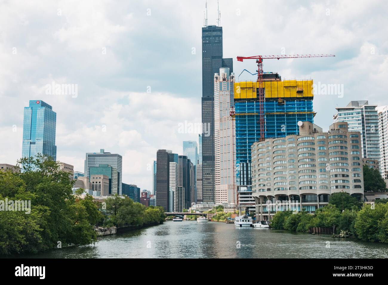 on the Chicago River looking north at Willis Tower, a new high rise construction, and River City, a apartment block in Brutalist style Stock Photo