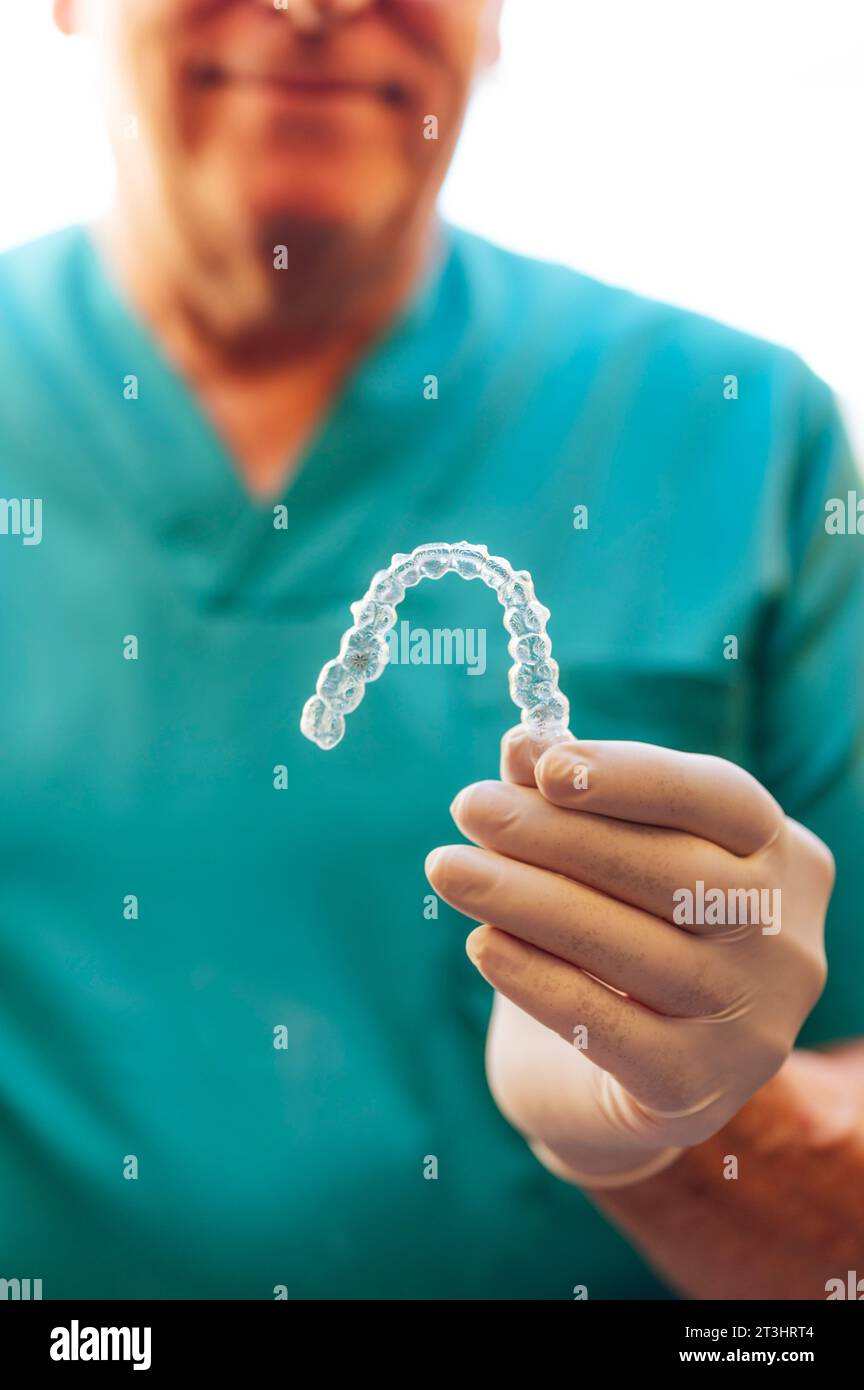 Doctor holding a clear dental aligner Stock Photo - Alamy