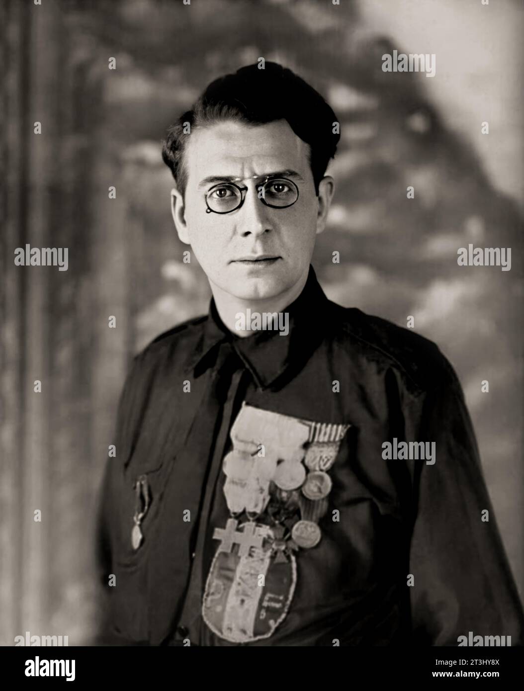 1922 c., ITALY : The italian Fascist Minister, economist and politician barone GIACOMO ACERBO ( 1888 - 1969 ) in Black Shirt ( Camicia Nera ) at time of La Marcia su Roma with the medals like hero of WWI . Giacomo, was decorated with three silver medals for military valor and discharged with the rank of Captain . Also at time , 1922, was Deputato del Regno d'Italia ( from 1921 to 1924 ) in Benito Mussolini 's PNF ( PARTITO NAZIONALE FASCISTA P.N.F. ). Created Barone dell'Aterno in 1924 from the King of Italy . Son of Olinto Acerbo and Mariannina dei baroni De Pasquale di Caprara d'Abruzzo . Ma Stock Photo