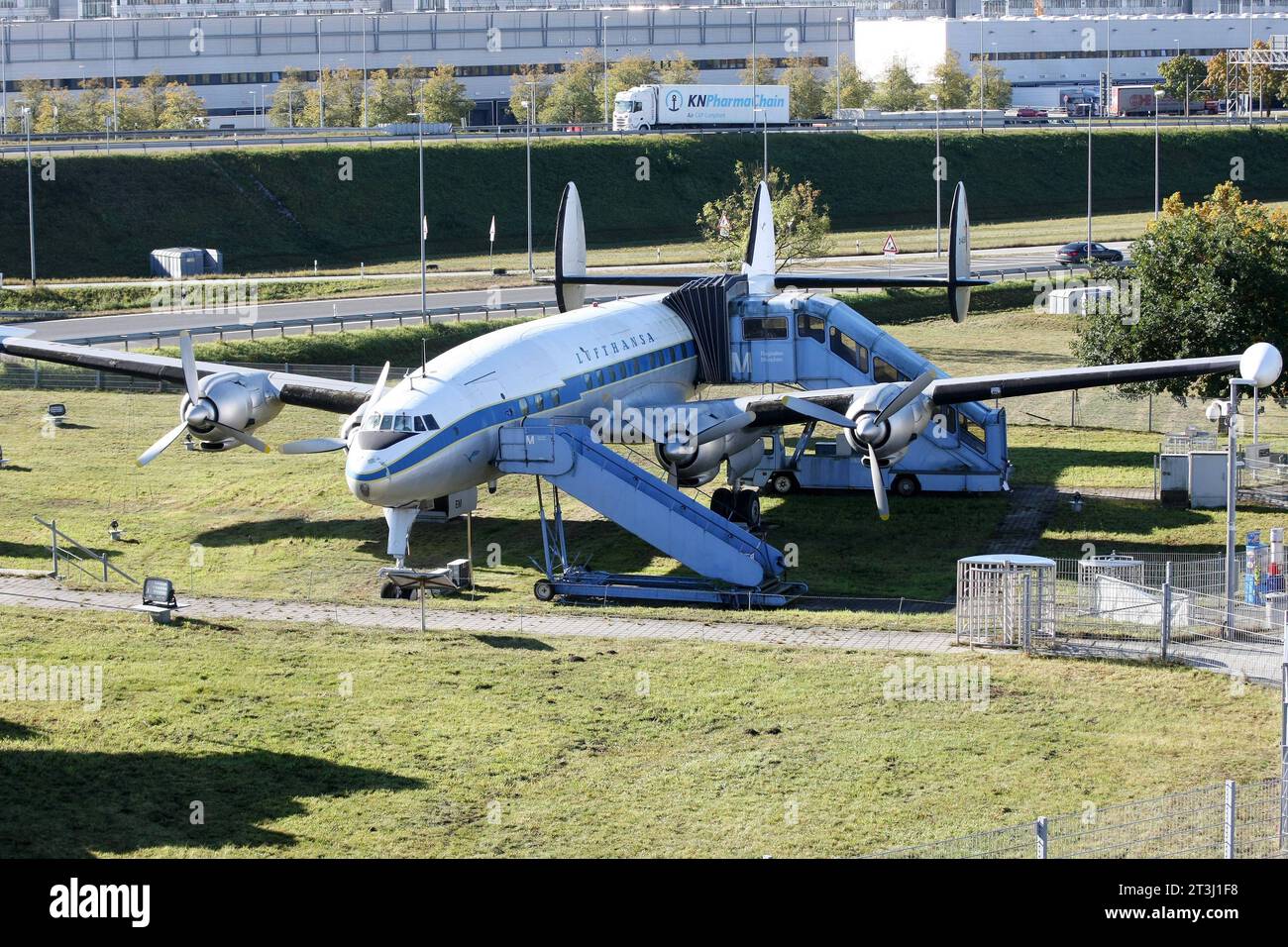 Besucherpark International Flughafen Franz Josef Strauß Munchen. Flugzeuge, Reisende, Flug, Kontrolle, Sicherheit, fliegen in München, Bayern, Deutschland . October 25, 2023. Stock Photo