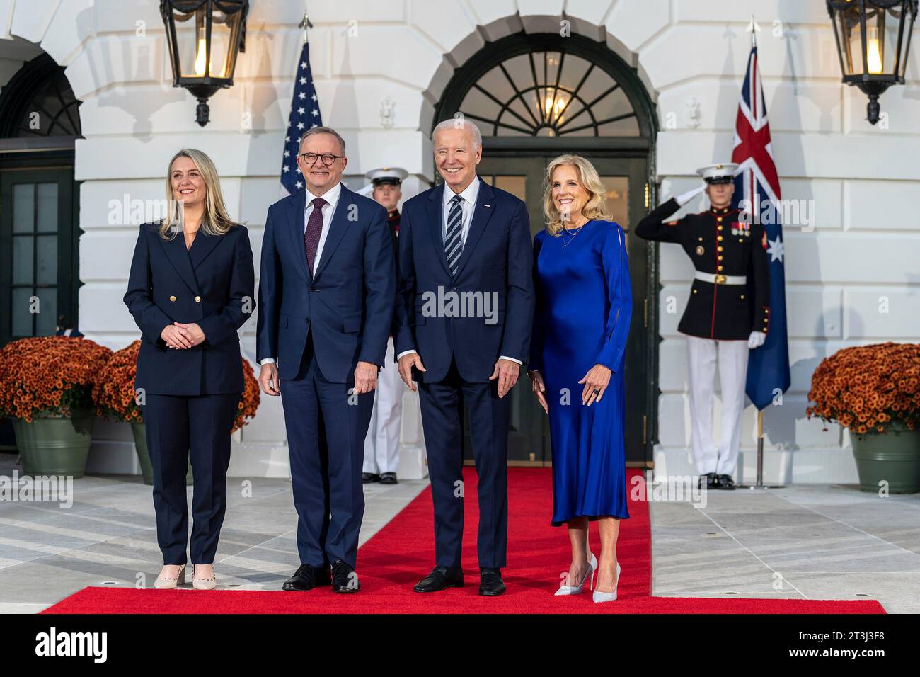 Washington, United States. 25th Oct, 2023. Standing from left; Jodie Haydon, Australian Prime Minister Anthony Albanese, U.S President Joe Biden, and First Lady Jill Biden on arrival to the South Lawn of the White House, October 25, 2023 in Washington, DC Credit: Oliver Contreras/White House Photo/Alamy Live News Stock Photo