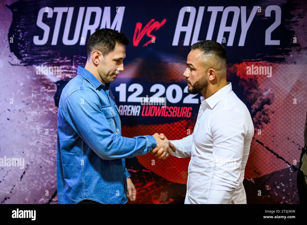 25 October 2023, Baden-Württemberg, Ludwigsburg: Boxing: Press conference Felix Sturm, MHP Arena Ludwigsburg. Felix Sturm (l) and Sükrü Altay (r) stand in front of the fight poster after the press conference. Photo: Tom Weller/dpa Stock Photo