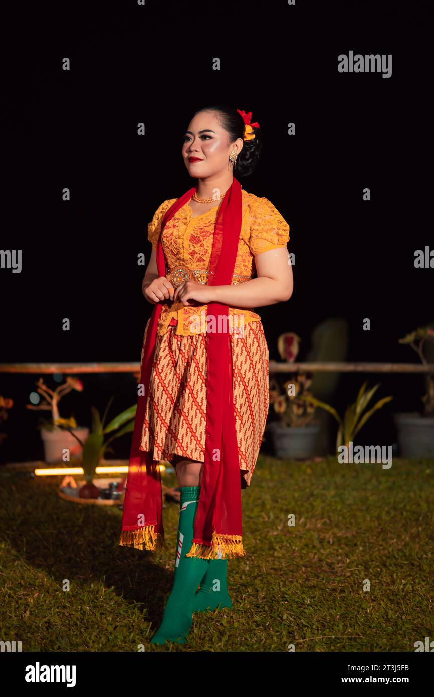 Sundanese traditional clothing hi-res stock photography and images - Alamy