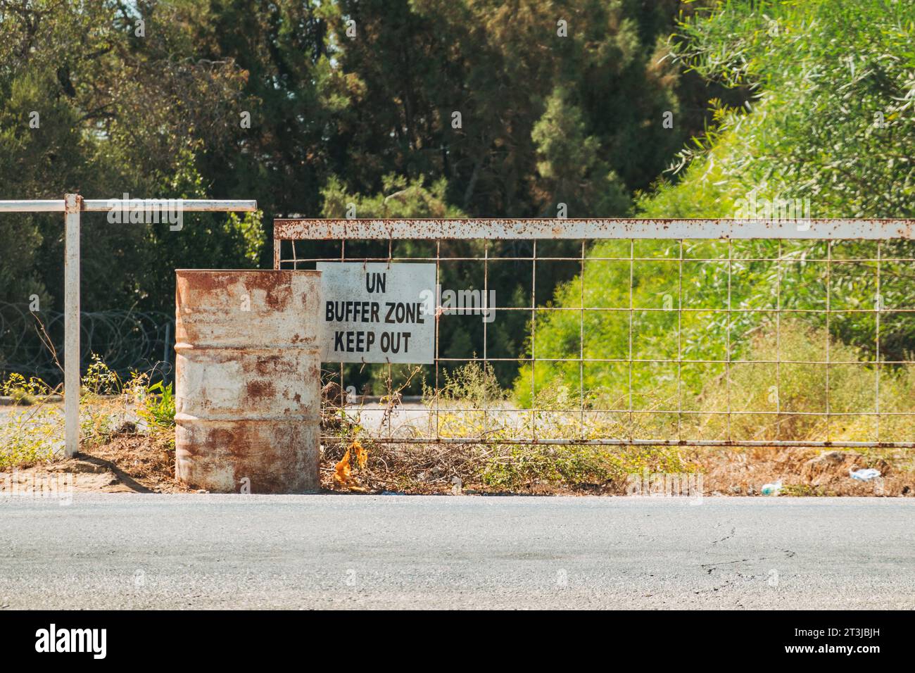 a sign reads "UN Buffer Zone, Keep Out" at a border crossing between the northern and southern regions of the island of Cyprus Stock Photo