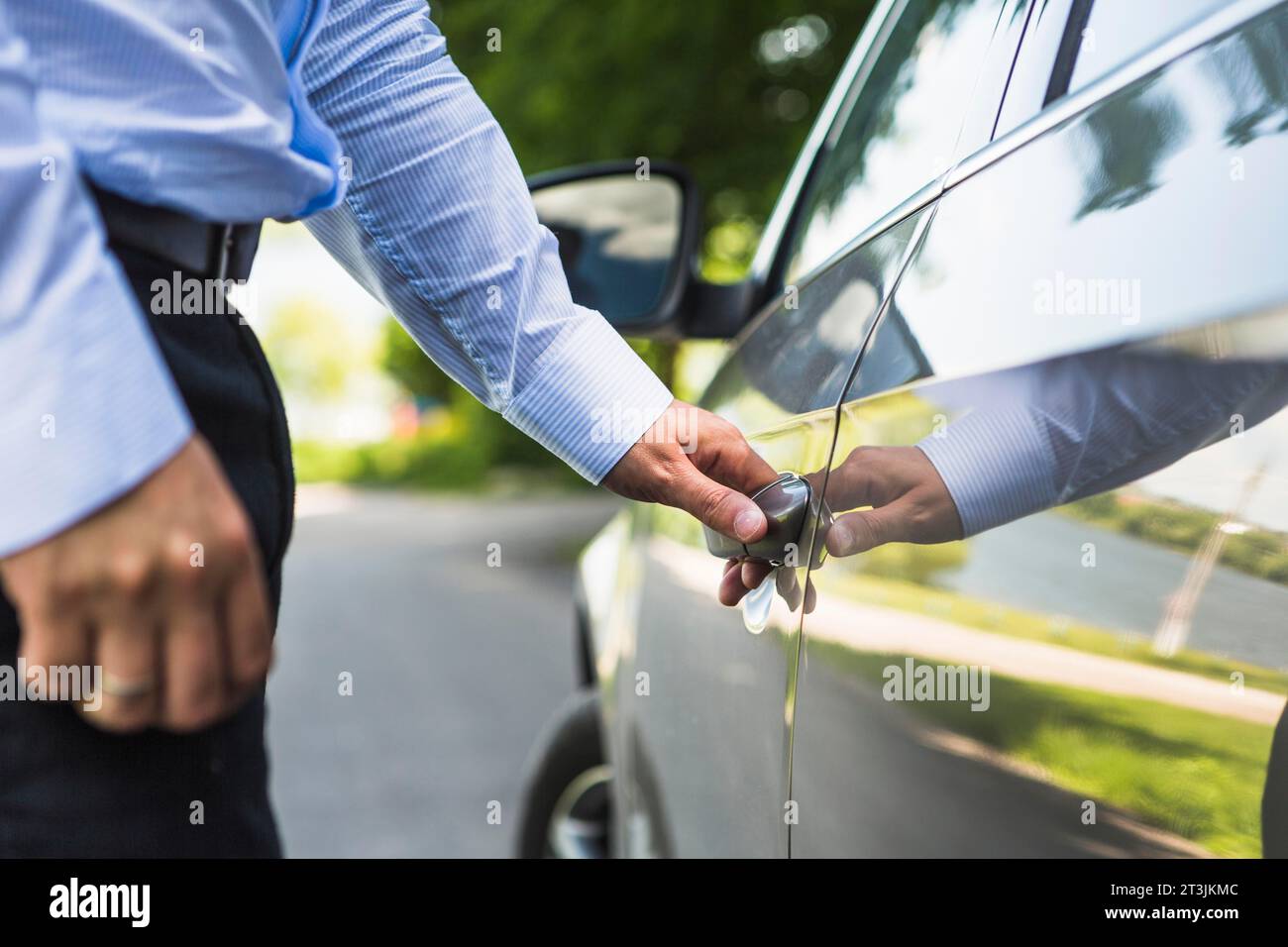 Man s hand opening car door Stock Photo Alamy