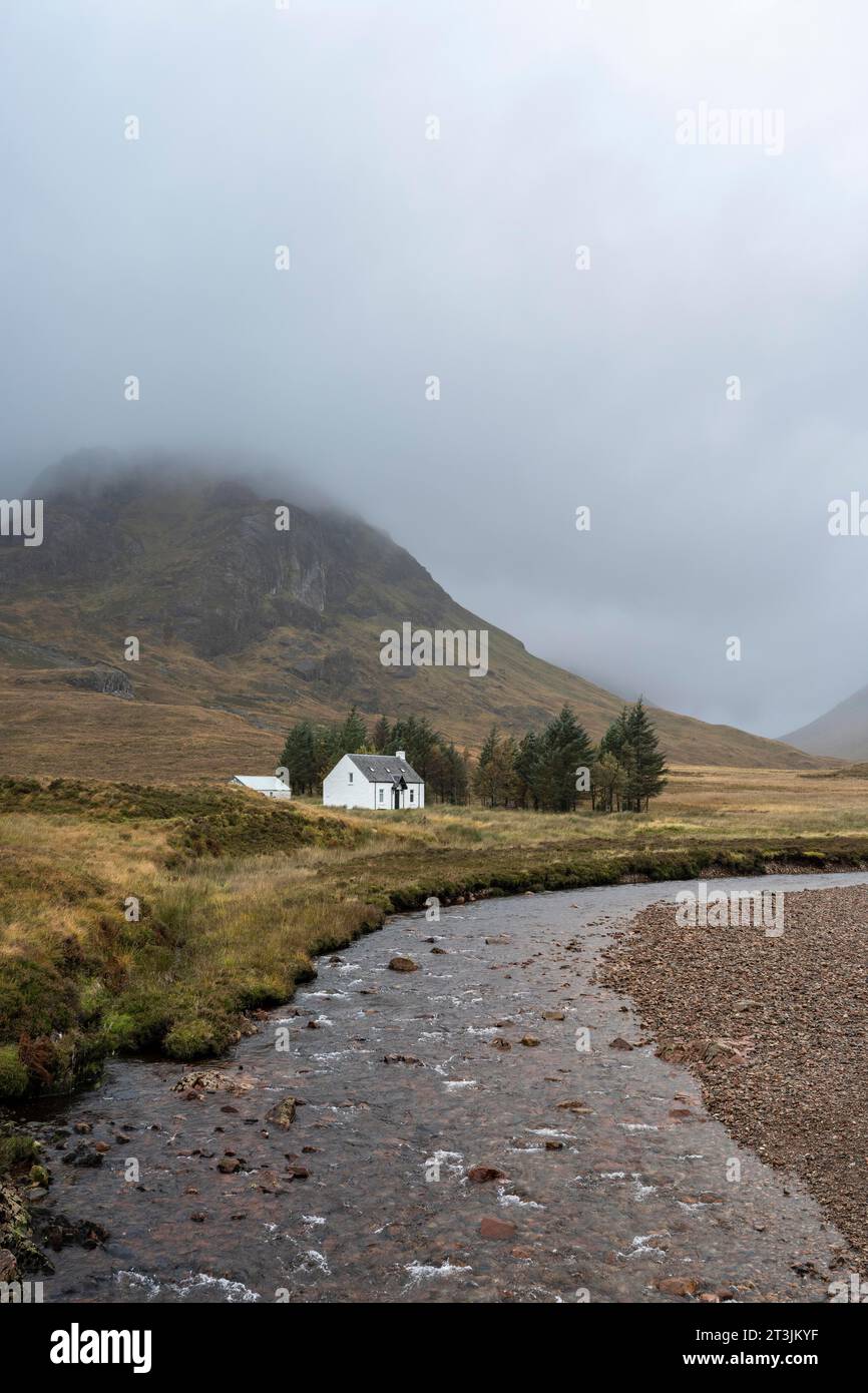 White House in the Highlands, Lagangarbh Hut, Cottage, Glencoe Valley ...