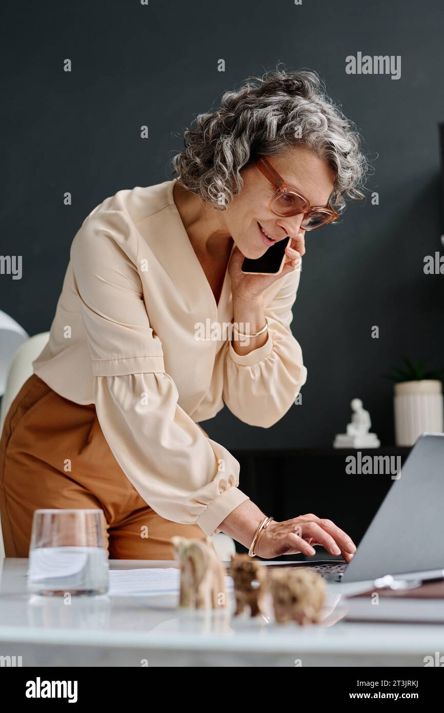 Mature woman smartphone typing hi-res stock photography and images - Alamy