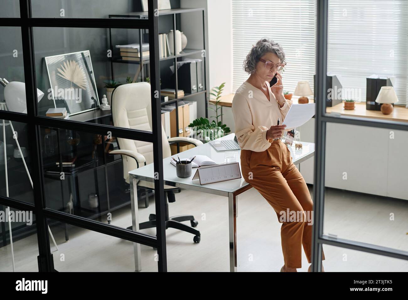 Female auditor in business attire hi-res stock photography and images ...