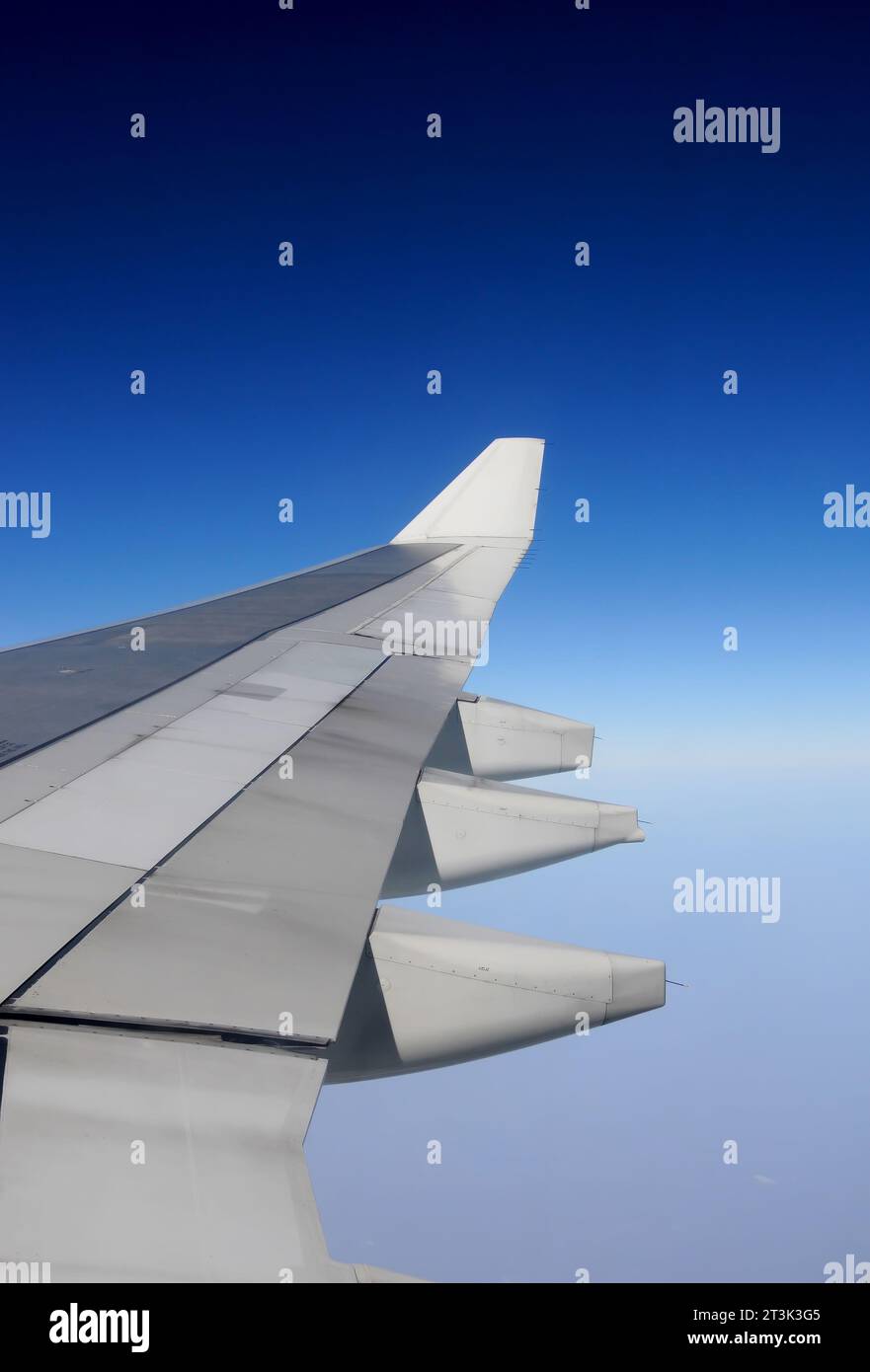 Photos of aircraft wings during flight Stock Photo - Alamy