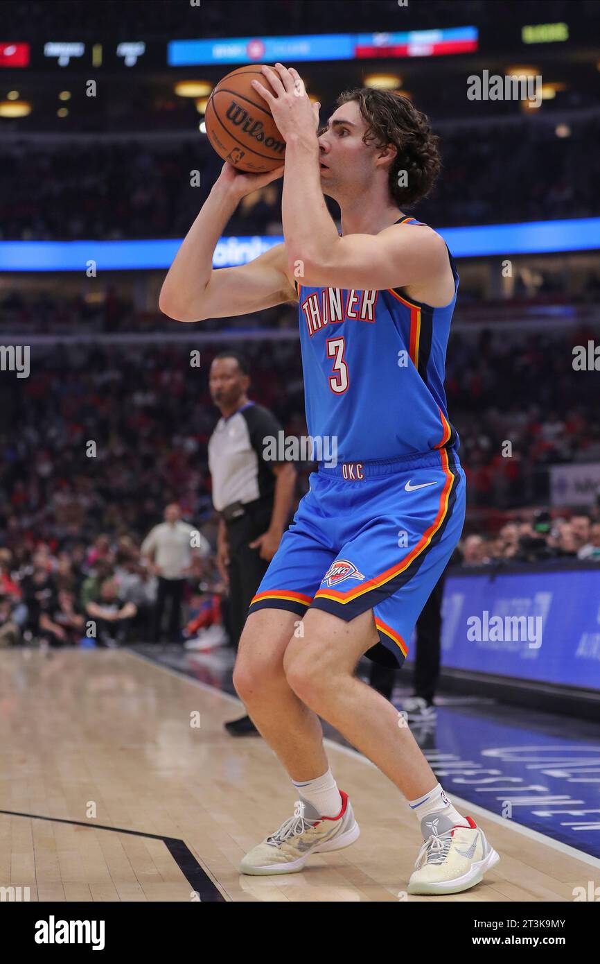 CHICAGO, IL - OCTOBER 25: Oklahoma City Thunder guard Josh Giddey (3 ...