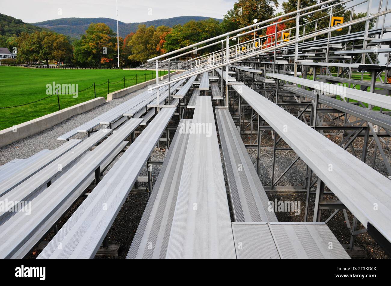 Audience baseball stands hi-res stock photography and images - Alamy