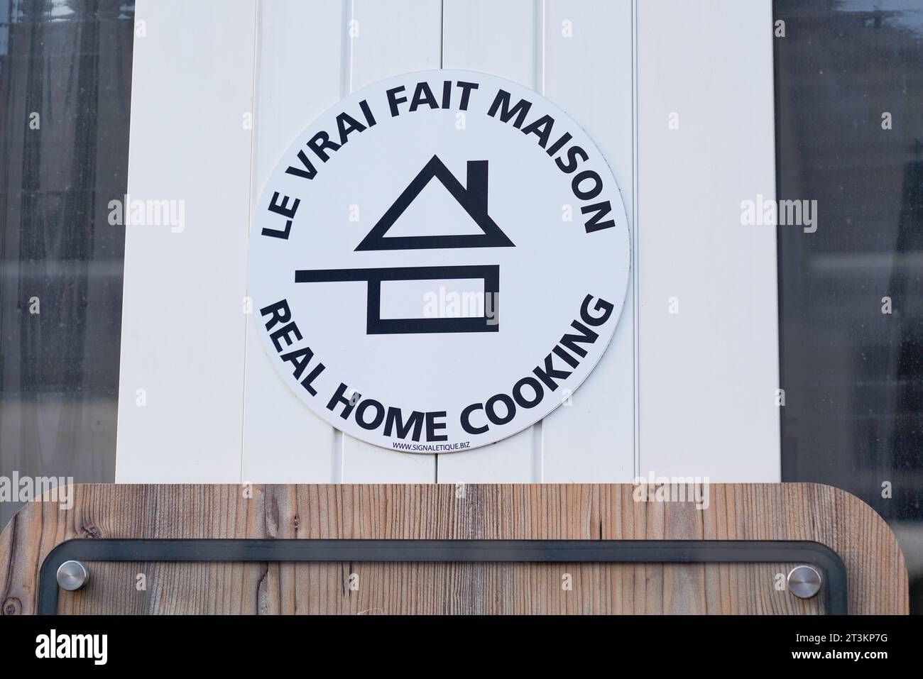 Bordeaux , France - 10 19 2023 : le vrai fait maison logo text and sign brand label of French artisan producer quality real home cooking Stock Photo