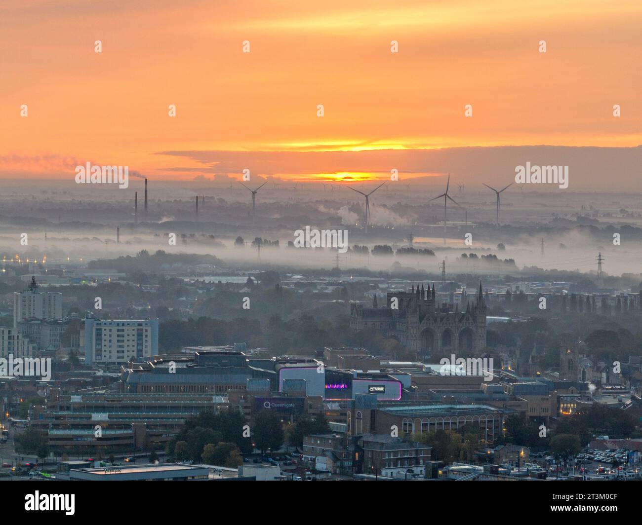 Peterborough, UK. 23rd Oct, 2023. After heavy rain and floods recently, low lying mist hangs over the ground in Peterborough, Cambridgeshire, UK, on 23rd October, 2023. Credit: Paul Marriott/Alamy Live News Stock Photo