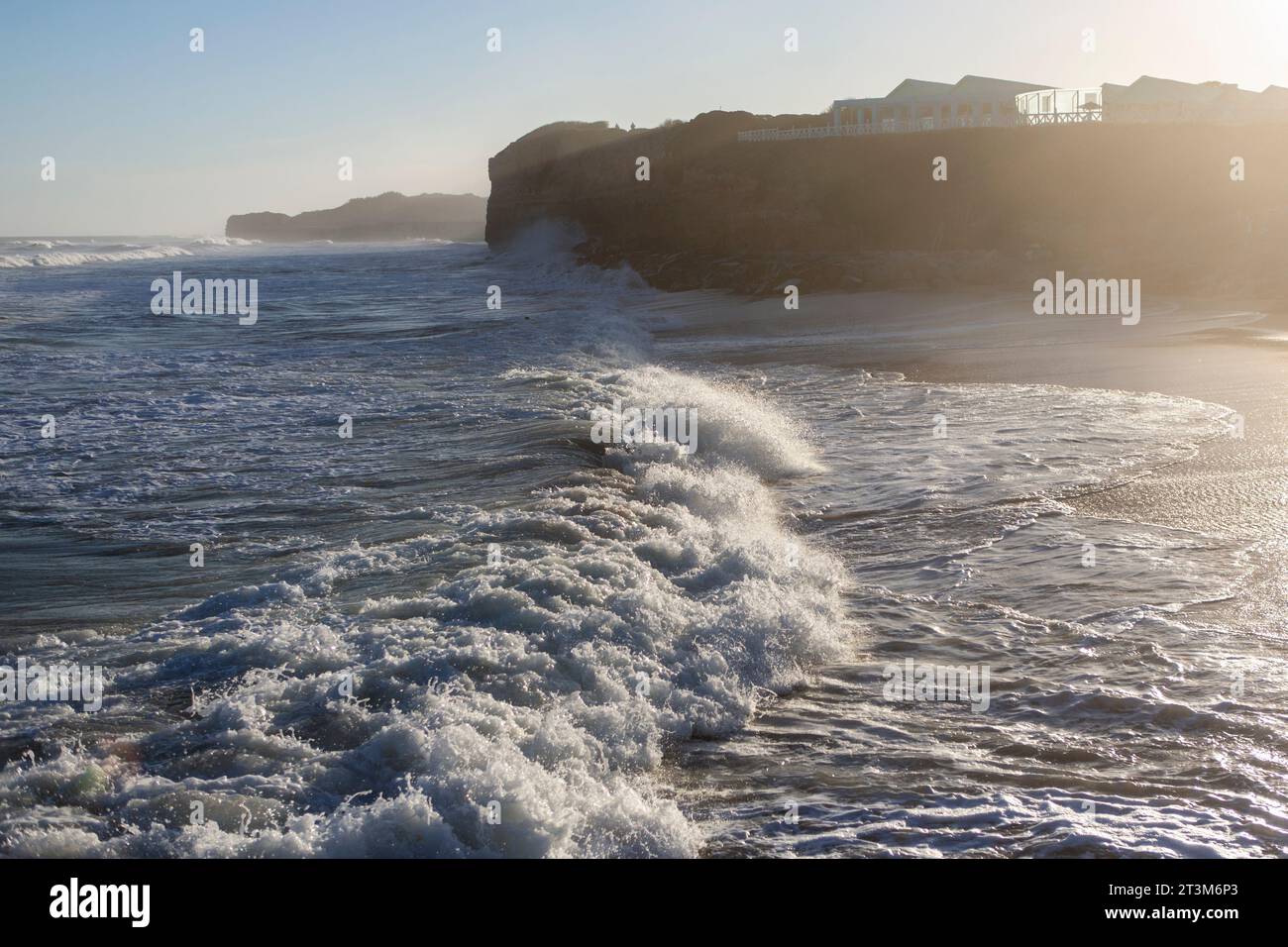 Sea waves shore hi-res stock photography and images - Alamy