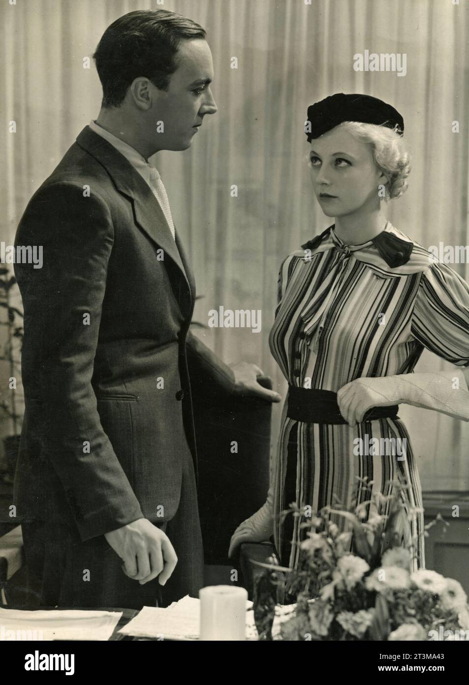 Danish actors Sigfred Johansen and Lis Smed in the movie Giftes - Nej Tak,  Denmark 1936 Stock Photo - Alamy