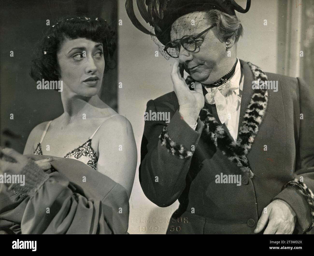 Danish actor Christian Arhoff and actress Vera Gebuhr in the movie Lyn-Fotografen, Denmark 1950 Stock Photo
