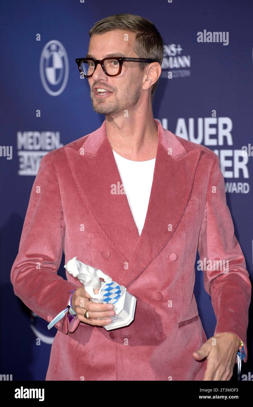 Joko Winterscheidt bei der Verleihung vom Blauer Panther TV